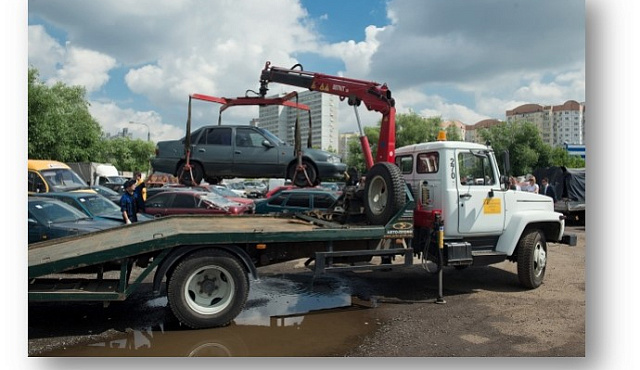С июля в Москве начнут брать плату за вывоз и хранение брошенных автомобилей